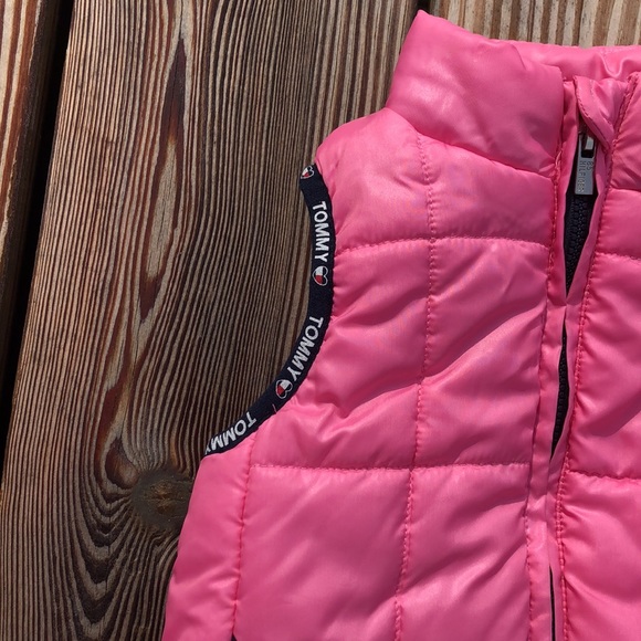 Tommy Hilfiger Puffer Vest in Pink Carnation/ Navy Size 24 Months With Pockets - Picture 5 of 10